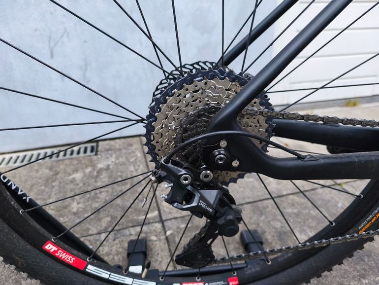 Used Carbon Pro Carbon Pro Custom Shimano Deore XT 2016 Mountainbike, Black — image 3 of 7