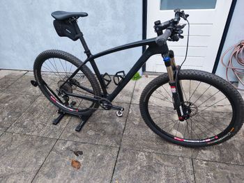 Used Carbon Pro Carbon Pro Custom Shimano Deore XT 2016 Mountainbike, Black — image 1 of 7