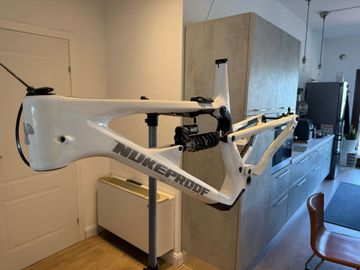 Nukeproof Mega 290 Carbon Frame Only 2022 Frameset 2022 Mountainbike de segunda mano, Blanco — imagen 10 de 13