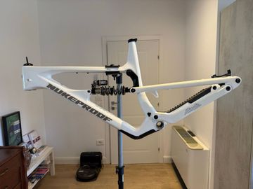 Nukeproof Mega 290 Carbon Frame Only 2022 Frameset 2022 Mountainbike de segunda mano, Blanco — imagen 13 de 13
