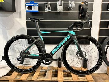 Bianchi, Oltre SRAM Force eTap AXS