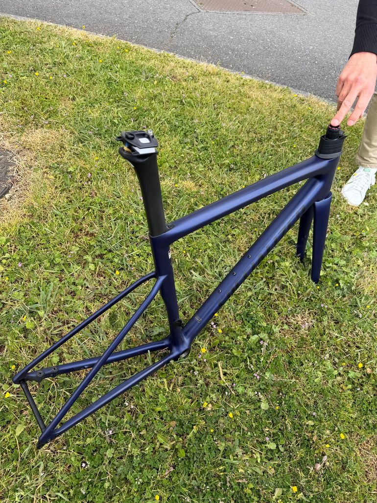Used Specialized Tarmac SL8 Frameset 2024 Frameset 2024 Road & Gravel, Schwarz — image 6 of 20