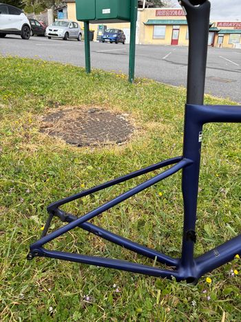 Used Specialized Tarmac SL8 Frameset 2024 Frameset 2024 Road & Gravel, Schwarz — image 19 of 20