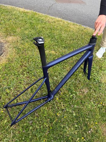 Used Specialized Tarmac SL8 Frameset 2024 Frameset 2024 Road & Gravel, Schwarz — image 18 of 20