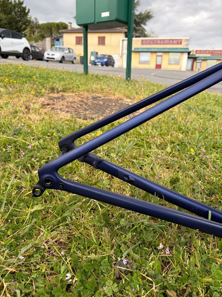 Used Specialized Tarmac SL8 Frameset 2024 Frameset 2024 Road & Gravel, Schwarz — image 10 of 20