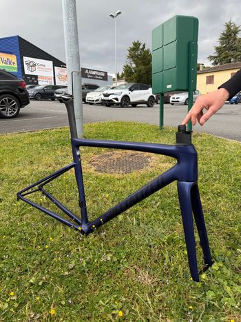 Used Specialized Tarmac SL8 Frameset 2024 Frameset 2024 Road & Gravel, Schwarz — image 15 of 20