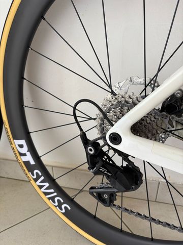 Used Scott Addict Shimano 105 2022 Road & Gravel, White — image 4 of 10