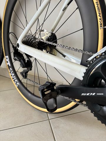 Used Scott Addict Shimano 105 2022 Road & Gravel, White — image 3 of 10