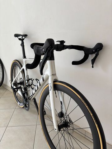 Used Scott Addict Shimano 105 2022 Road & Gravel, White — image 5 of 10