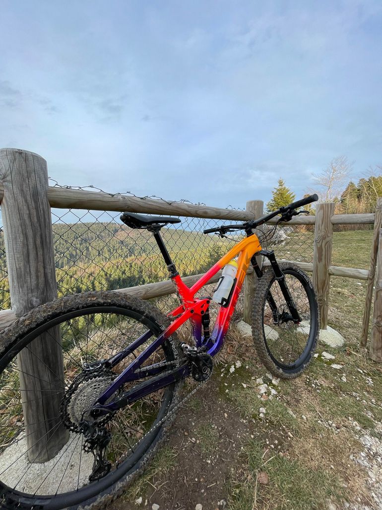 Used Trek Fuel Shimano Deore XT 2022 Mountainbike — image 1 of 10