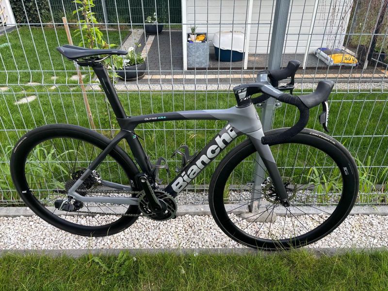 Used Bianchi Oltre XR4 Red eTap AXS 2024 2024 Road & Gravel