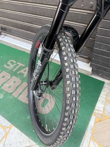 Used Mustache Custom Shimano Deore XT 2022 Mountainbike, Black — image 7 of 15