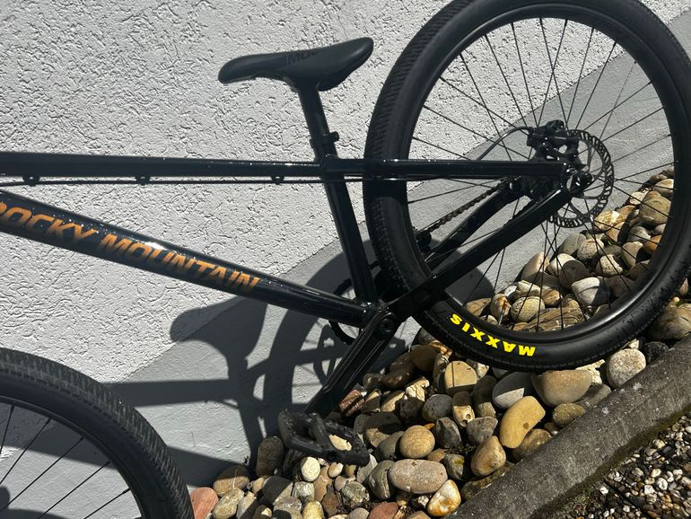 Used Rocky Mountain Flow 2024 2024 Mountainbike, Black, 26 — image 2 of 6