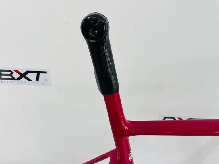 Used Factor FACTOR O2 VAM 2025 Misura 54 Frameset 2025 Road & Gravel, Red — image 7 of 10