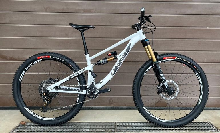 Used exept Base Nato 2024 Mountainbike, White — image 1 of 5