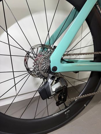 Used Canyon Aeroad CF SLX 7 eTap 2023 2023 Road & Gravel, Grün — image 10 of 21