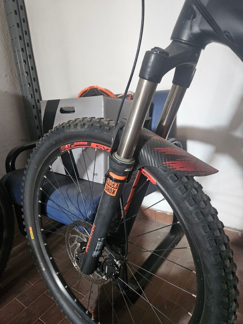 Used Scott Genius 750 2018 2018 Mountainbike, Red, 27.5 — image 3 of 5