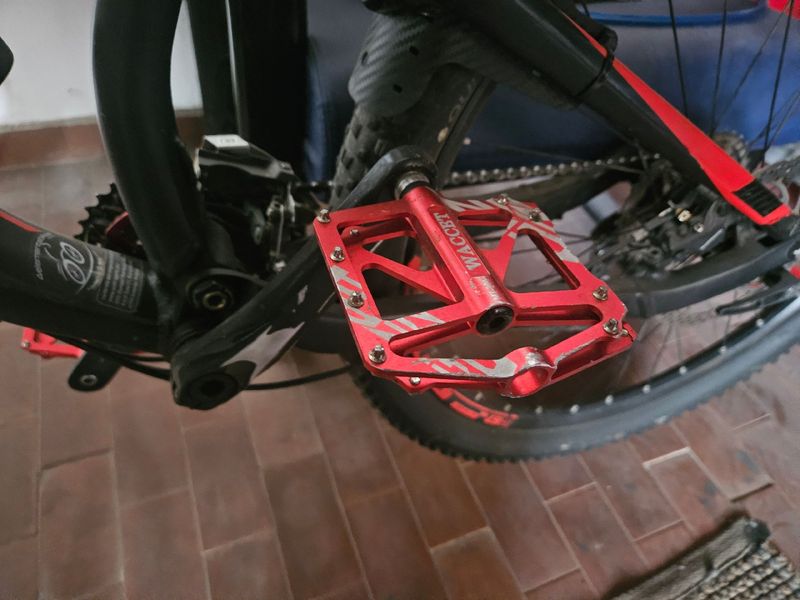 Used Scott Genius 750 2018 2018 Mountainbike, Red, 27.5 — image 4 of 5