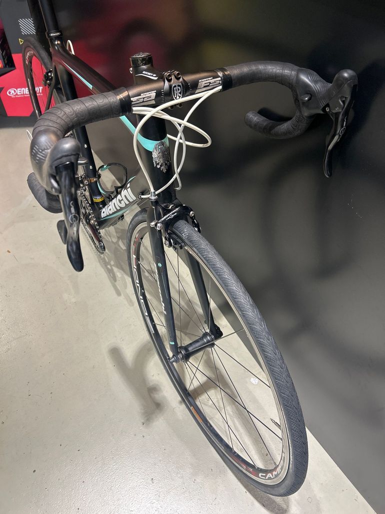 Used Bianchi Sempre pro Campagnolo Veloce 2016 Road & Gravel, Black — image 4 of 10