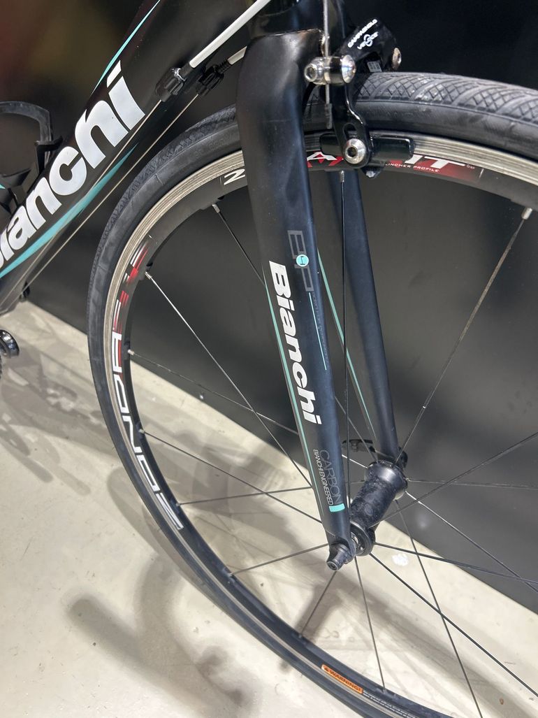 Used Bianchi Sempre pro Campagnolo Veloce 2016 Road & Gravel, Black — image 6 of 10