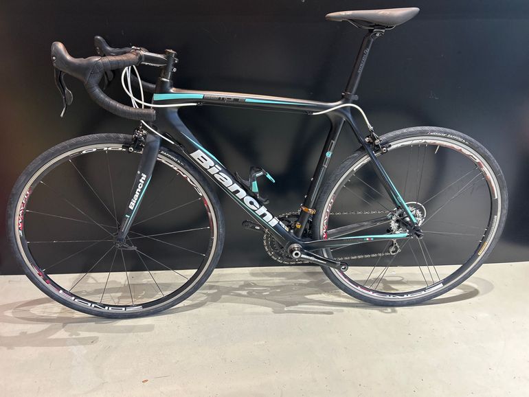 Used Bianchi Sempre pro Campagnolo Veloce 2016 Road & Gravel, Black — image 2 of 10