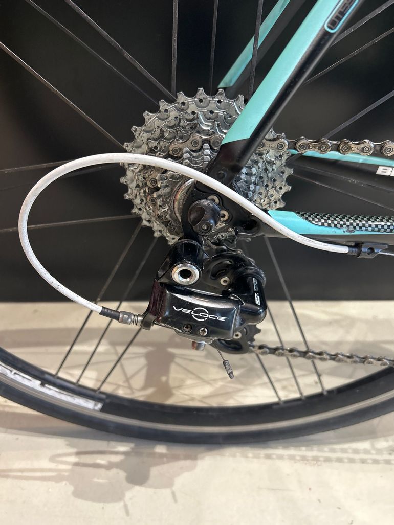 Used Bianchi Sempre pro Campagnolo Veloce 2016 Road & Gravel, Black — image 9 of 10