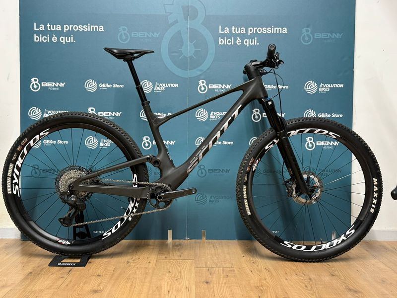 Scott Spark RC 2024 Mountainbike de segunda mano, Negro — imagen 1 de 16