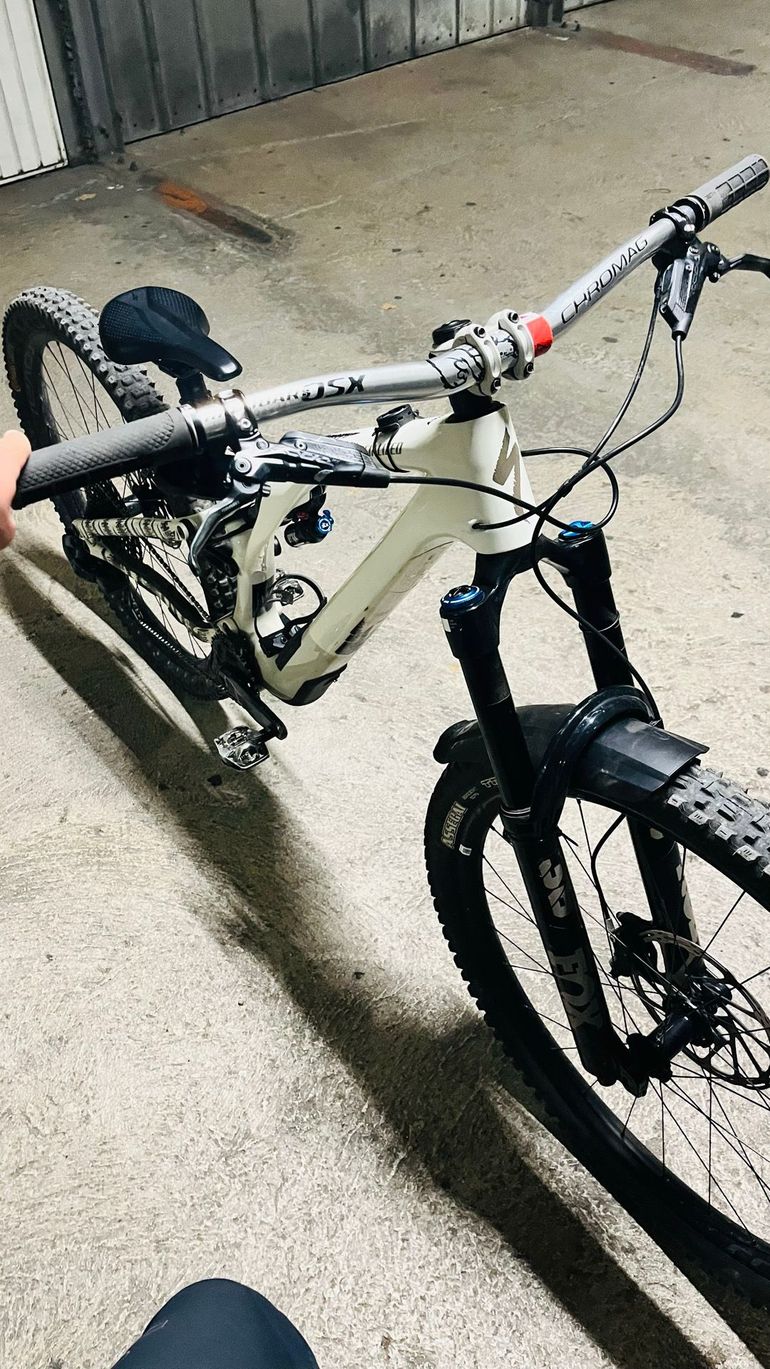 Used Specialized Stumpjumper EVO Expert - SRAM GX Eagle AXS, FOX Performance Elite 2023 2023 Mountainbike, White, 29 — image 13 of 29