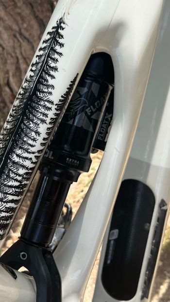 Used Specialized Stumpjumper EVO Expert - SRAM GX Eagle AXS, FOX Performance Elite 2023 2023 Mountainbike, White, 29 — image 25 of 29