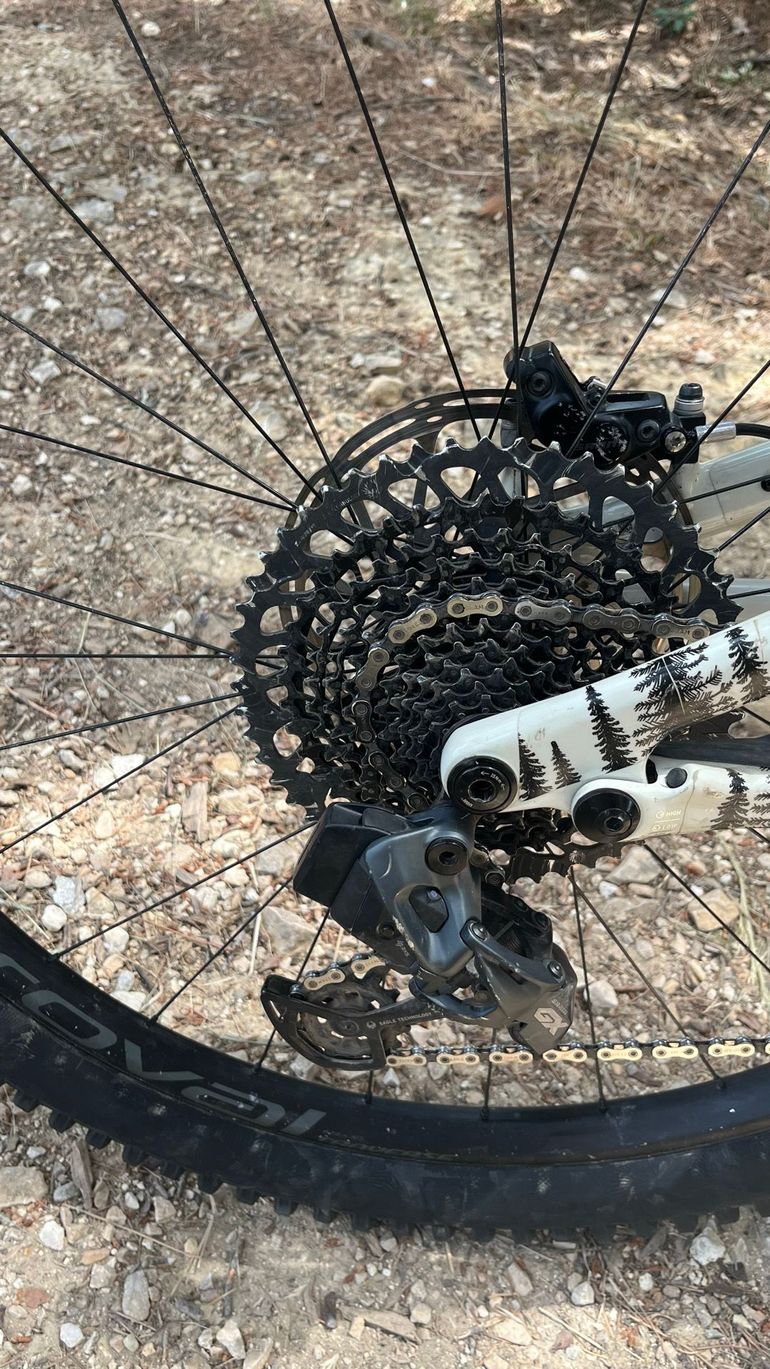 Used Specialized Stumpjumper EVO Expert - SRAM GX Eagle AXS, FOX Performance Elite 2023 2023 Mountainbike, White, 29 — image 14 of 29