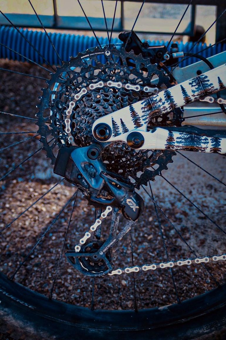 Used Specialized Stumpjumper EVO Expert - SRAM GX Eagle AXS, FOX Performance Elite 2023 2023 Mountainbike, White, 29 — image 11 of 29