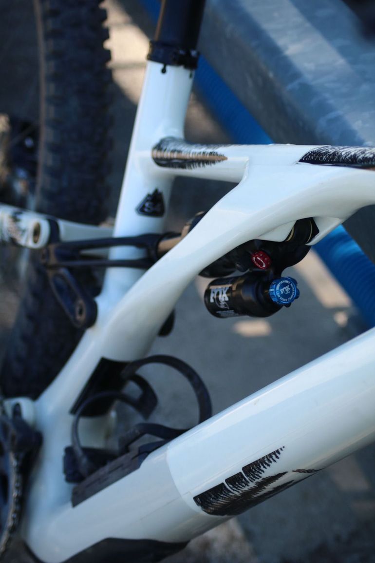 Used Specialized Stumpjumper EVO Expert - SRAM GX Eagle AXS, FOX Performance Elite 2023 2023 Mountainbike, White, 29 — image 8 of 29