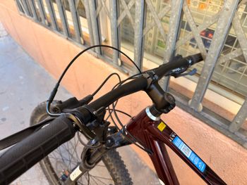 Used Orbea ALMA H11 2024 2024 Mountainbike, Red, 29 — image 4 of 5