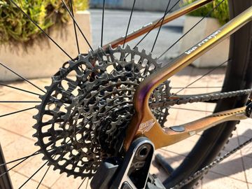 Used Lee Cougan Custom Sram Eagle Transmission X0 2024 Mountainbike, White — image 3 of 9