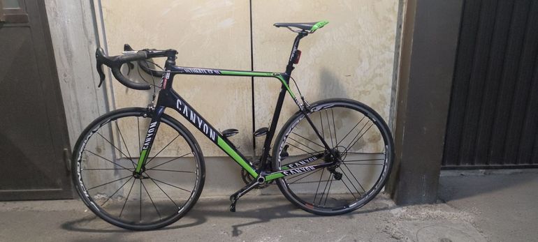 Used Canyon Ultimate Campagnolo Chorus 2016 Road & Gravel, Blau — image 1 of 14