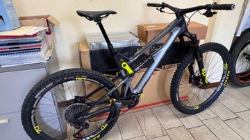 Used Intense Tracer Shimano Deore XT 2019 Mountainbike, Light Gray, Mixed — image 3 of 8