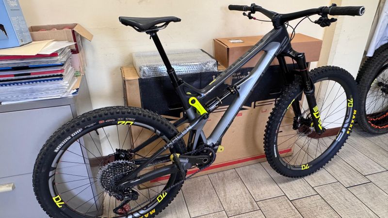 Used Intense Tracer Shimano Deore XT 2019 Mountainbike, Light Gray, Mixed — image 3 of 8