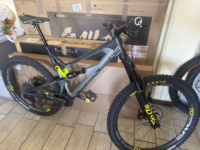 Used Intense Tracer Shimano Deore XT 2019 Mountainbike, Light Gray, Mixed — image 4 of 8