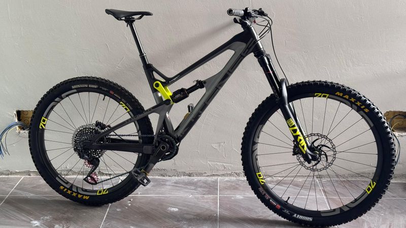 Used Intense Tracer Shimano Deore XT 2019 Mountainbike, Light Gray, Mixed — image 1 of 8
