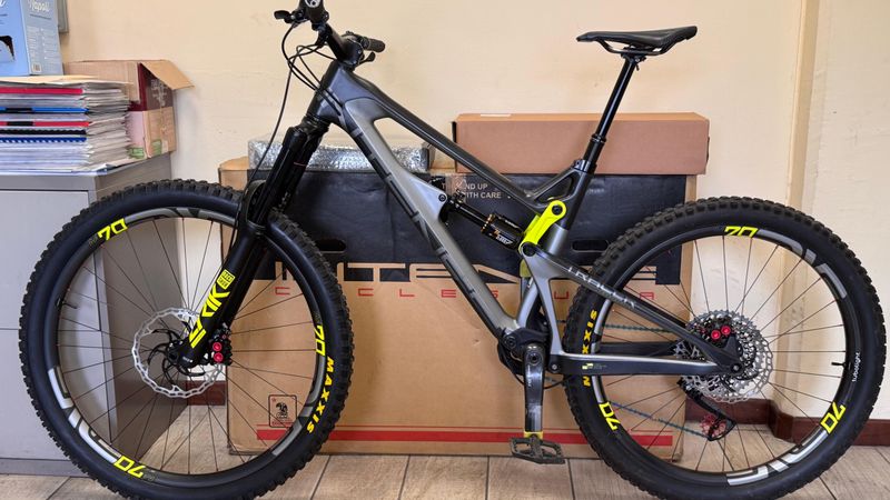 Used Intense Tracer Shimano Deore XT 2019 Mountainbike, Light Gray, Mixed — image 2 of 8