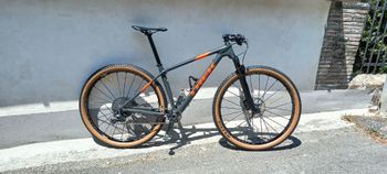 Used Trek Procaliber 9.7 2018 2018 Mountainbike, Light Gray, 27.5, 29 — image 1 of 5