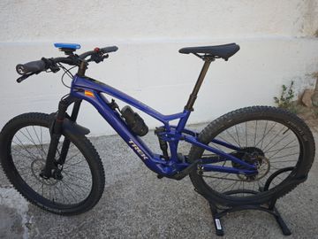 Trek Fuel EXe 9.5 2023 2023 Mountainbike usato, Blu — immagine 2 di 18