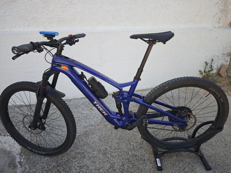 Trek Fuel EXe 9.5 2023 2023 Mountainbike usato, Blu — immagine 2 di 18