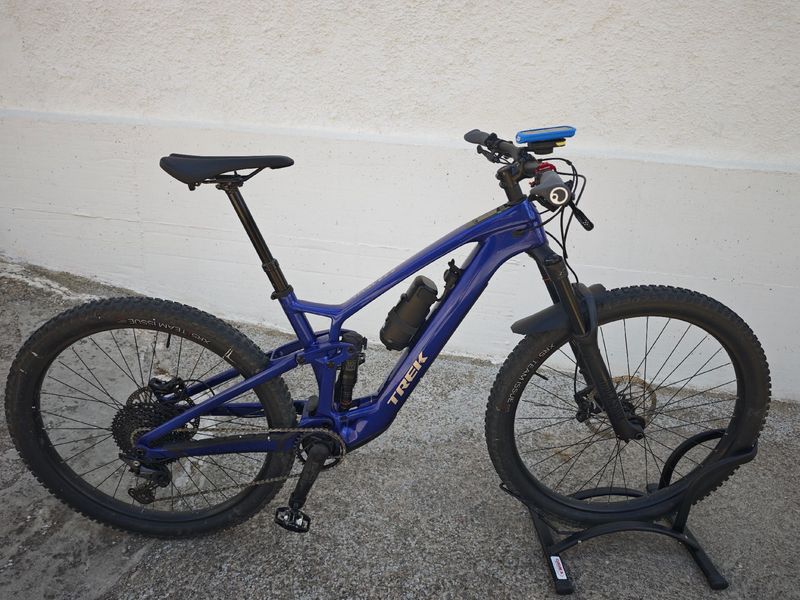 Trek Fuel EXe 9.5 2023 2023 Mountainbike usato, Blu — immagine 1 di 18