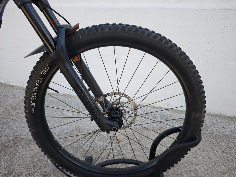 Trek Fuel EXe 9.5 2023 2023 Mountainbike usato, Blu — immagine 5 di 18