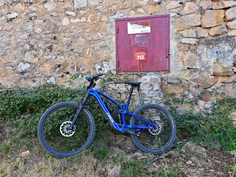 Trek Fuel EXe 9.5 2023 2023 Mountainbike usato, Blu — immagine 11 di 18