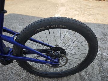 Trek Fuel EXe 9.5 2023 2023 Mountainbike usato, Blu — immagine 6 di 18
