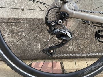 Used Giant Road e+ Shimano 105 2021 Road & Gravel, Light Gray — image 6 of 7