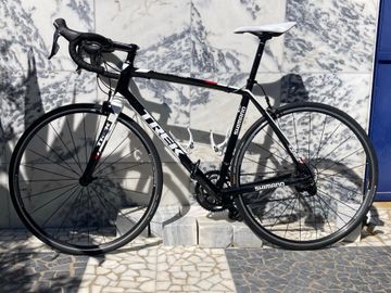 Trek Madone 2.1 H2 Compact 2015 2015 Road & Gravel usato, Nero — immagine 2 di 6
