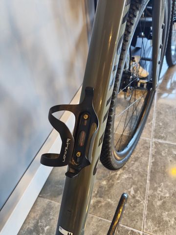 Used Canyon Grizl SRAM Rival 2024 Road & Gravel, Green — image 5 of 10